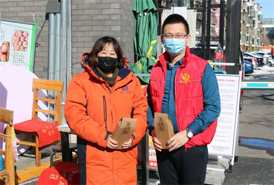 北京京通医院,赵斌与执勤人员合影