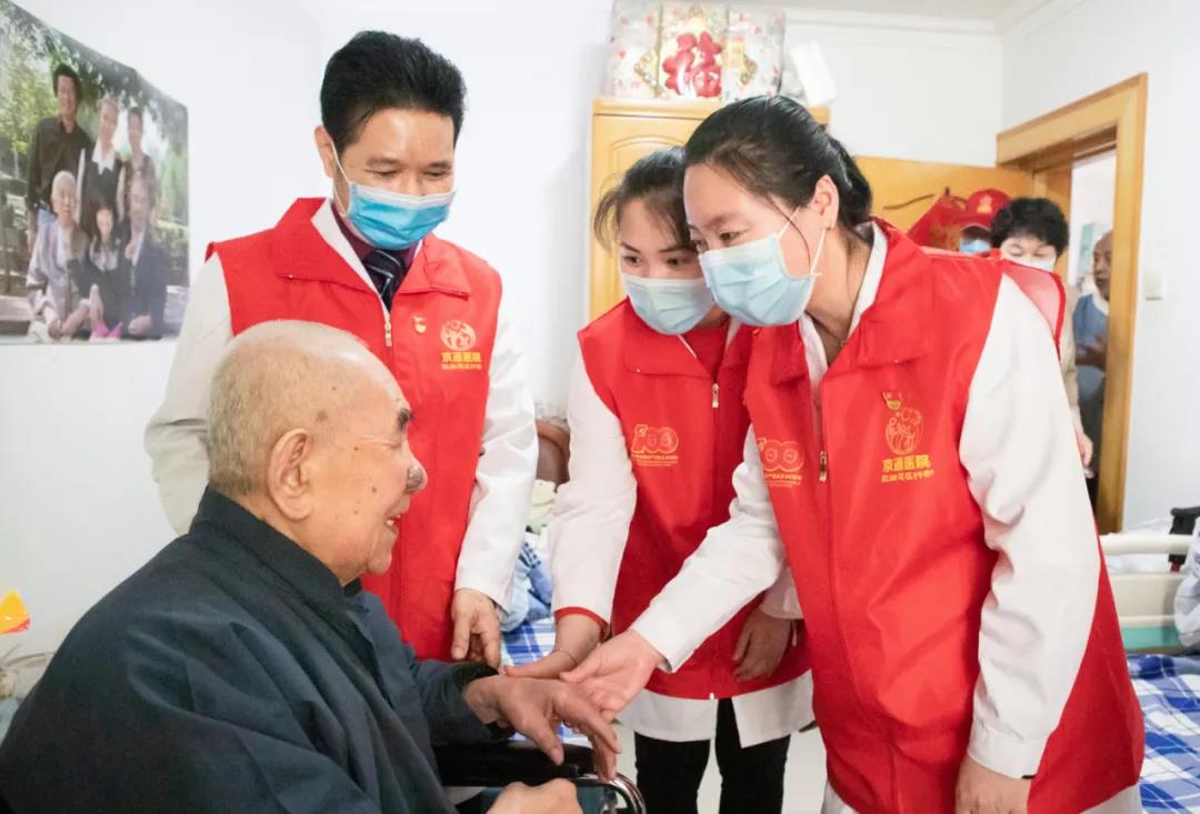北京京通医院,京通医院党支部对老党员亲切问候