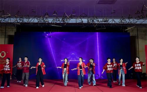 北京京通医院,京通医院医美科表演舞蹈串烧