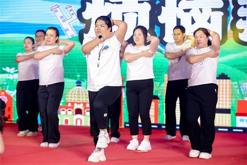 北京京通医院,京通医院中医科表演养生操