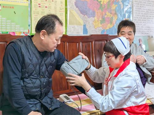 北京京通医院,京通医院为老人血压监测